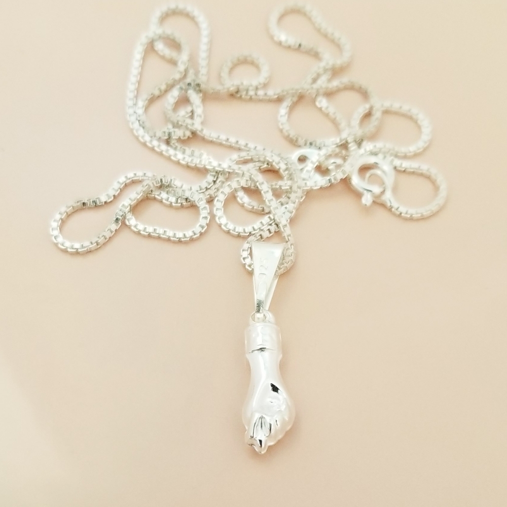 925 Sterling silver tiny figa hand necklace. New - Picture 3 of 6